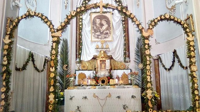 San Giuseppe, inaugurato il percorso degli Altari. Domenica la tradizionale “Caminata di li Tri Santi”
