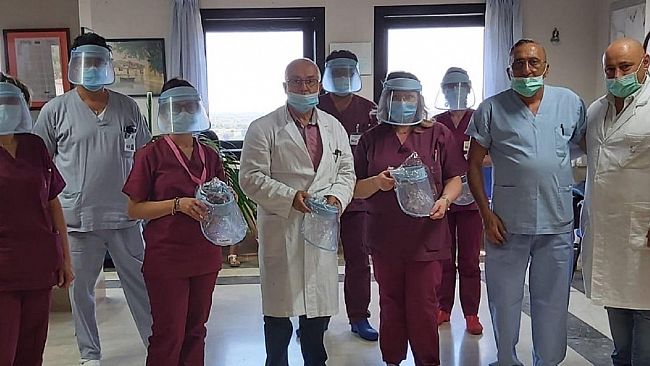 Un castelvetranese che vive in Danimarca dona dieci visiere al reparto di Oncologia dell’ospedale
