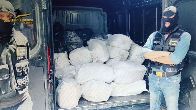 Catania, la GdF sequestra due tonnellate di cocaina purissima  