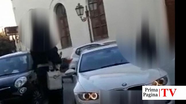 VIDEO – Castelvetrano, sputi ed  insulti per ad una vigilessa dopo una multa
