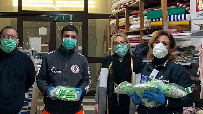 Antonino e Michela Pipitone realizzano mascherine da donare agli operatori sanitari ed alle forze di polizia