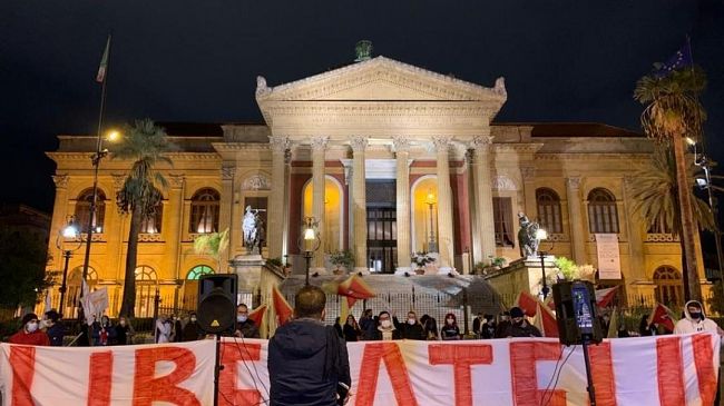 “Liberateli”: un centinaio in piazza a Palermo per chiedere la liberazione dei pescatori sequestrati a Bengasi