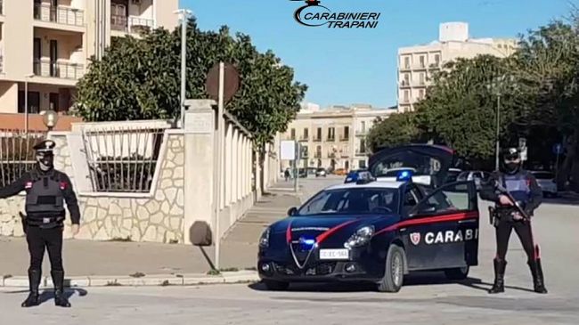 Trapani, ubriaco avrebbe aggredito e minacciato con un coltello. Arrestato 