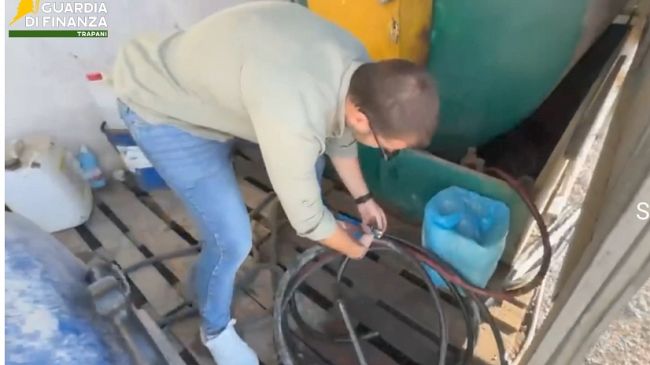 Maxi deposito abusivo di gasolio scoperto in provincia di Trapani: sequestrati oltre 5.000 litri