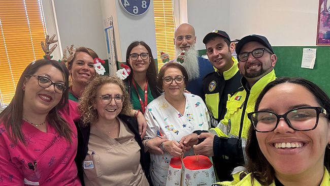 Mazara, l'associazione GIVA porta il Natale in ospedale: consegnati panettoni per degenti e sanitari