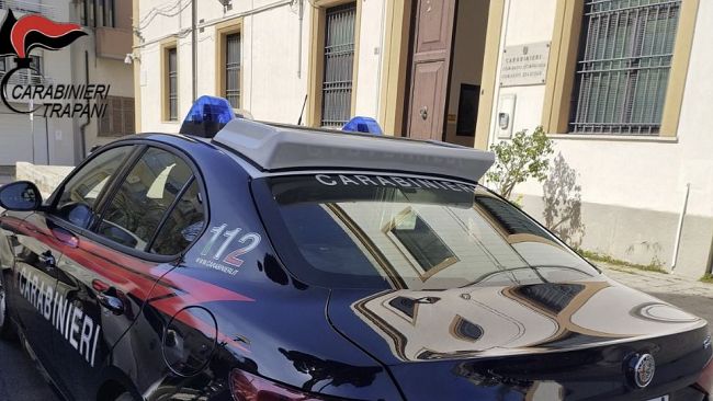 Alcamo, 33enne arrestato con 165 grammi di cocaina: in casa aveva 7.800 euro in contanti