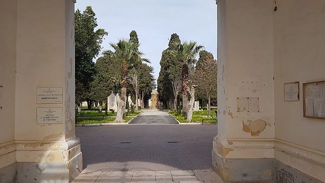 mazara-cimitero-comunale-la-voce-vergogna-le-bare-annegate