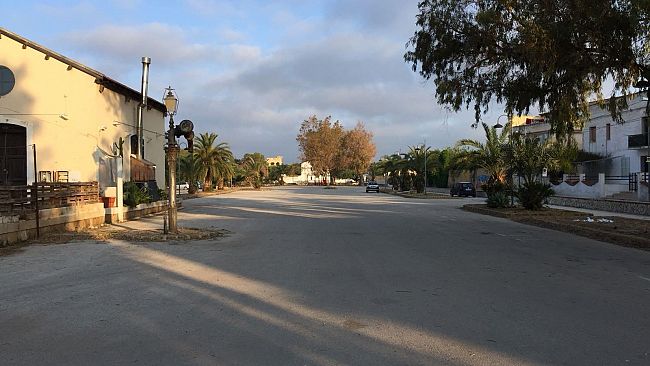 Volontari ripuliscono Marinella di Selinunte. Domenica secondo round, cittadini volenterosi cercasi.