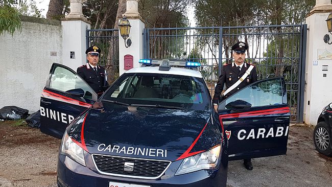 Marsala: nigeriano sorpreso a rubare dentro le casette del mercatino di Natale. Arrestato dai Carabinieri