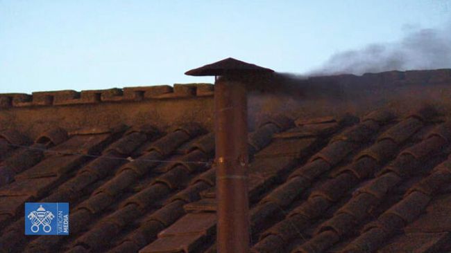 Conclave, dopo il secondo e il terzo scrutinio ancora una fumata nera