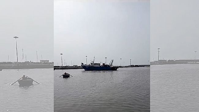 Mazara, ennesimo peschereccio incagliato nel porto canale. Sull’arrivo della draga ancora nessuna certezza