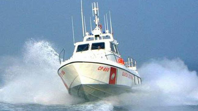 La Guardia Costiera di Mazara del Vallo soccorre sommozzatore alla deriva