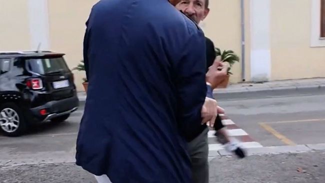 Il giornalista Pino Maniaci aggredito dal consigliere comunale Gaspare Anzelmo. Il video