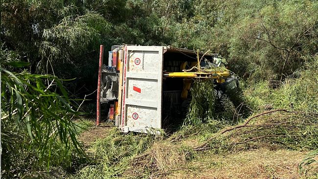 ​Camion fuori strada sulla A29 per colpo di sonno dell’autista