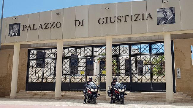 Incendio alla pescheria Crimi, va in carcere uno degli indagati