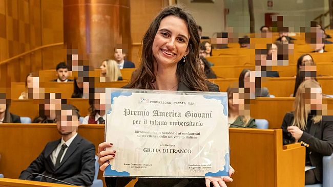premio-america-giovani-per-il-talento-universitario-lalcamese-giulia-di-franco-premiata-alla-camera-dei-deputati
