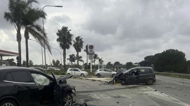 Grave scontro sulla Marsala-Birgi: conducente estratto dalle lamiere