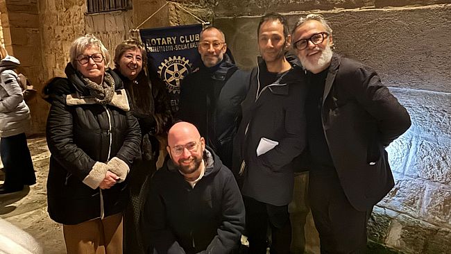 La Corte del Re Letturino e Il Rotary Club Castelvetrano Valle del Belice hanno dato vita a “Cortili In-Versi”