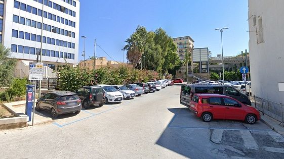 ​Trapani, cambiano colore 28 stalli di sosta in piazza Giacomelli