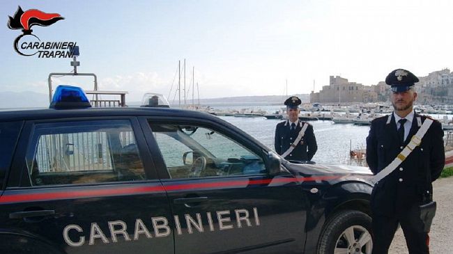  Castellammare: rubano in due distributori di snack e bevande. Denunciati 