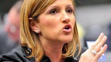 sonia-alfano-l-amministrazione-cristaldi-e-suoi-tecnici-hanno-preso-in-giro-operai-in-grossa-difficolta-e-la-gestione-commissariale-non-hanno-rispettato-gli-accordi