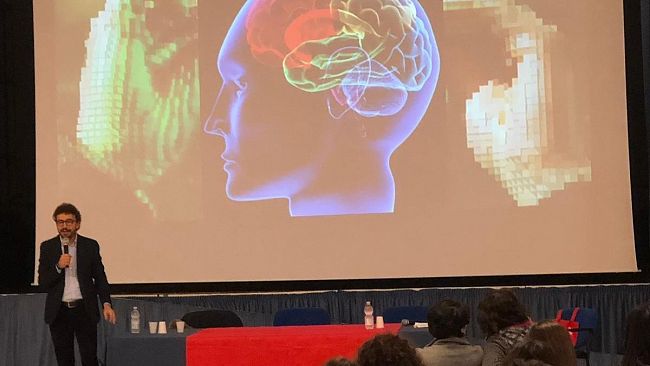 Castelvetrano, lo scrittore e giornalista Massimo Polidoro incontra i ragazzi del Liceo Scientifico M. Cipolla