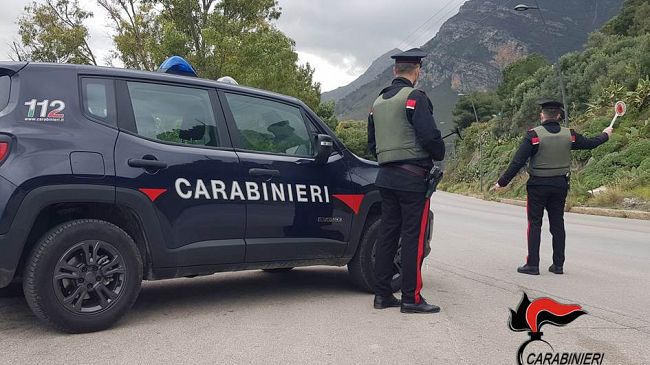 Castellammare, 4 indagati per gli incendi a due auto avvenuti a distanza di pochi giorni