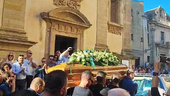 Il vescovo Giurdanella e la città di Salemi hanno dato l'ultimo saluto a Marisa Leo