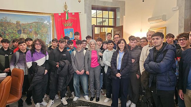 Studenti dell'Istituto Giovanni XXIII-Cosentino alla scoperta delle istituzioni marsalesI