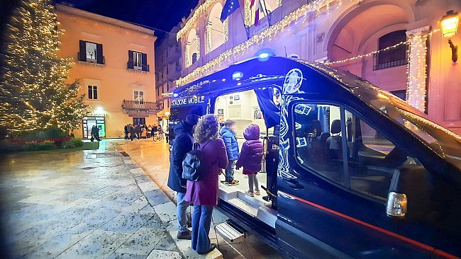 Carabinieri: intensificati i servizi nei centro storici delle città per le festività natalizie