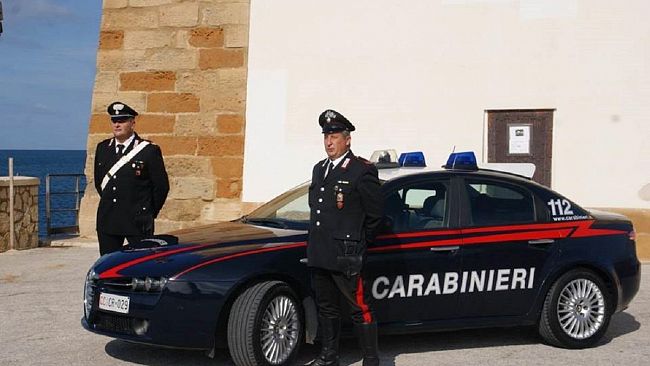 Si masturba davanti una scuola, un trapanese  arrestato dai Carabinieri