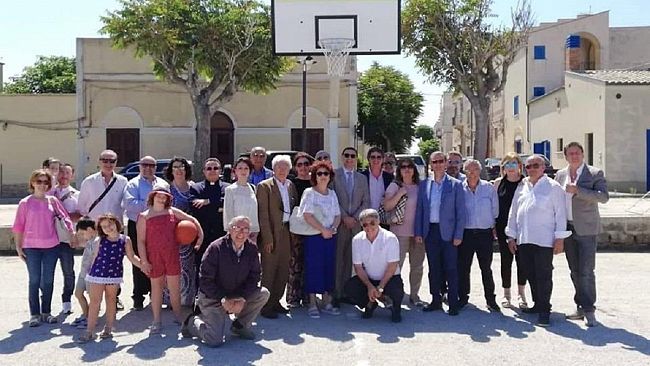 Il Lions dona un canestro al comune di Campobello, che a Castelvetrano non si è potuto collocare