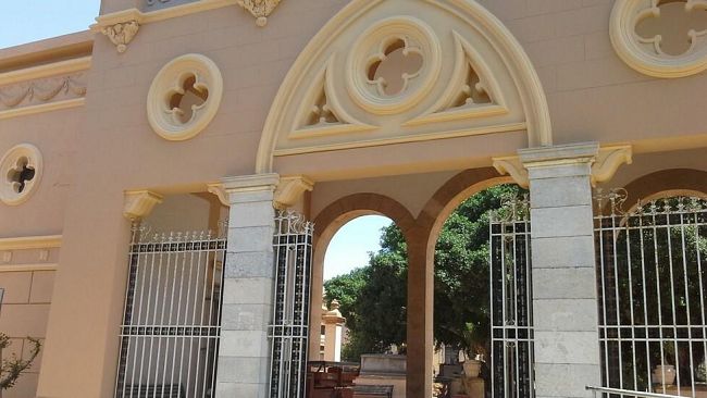 Cimitero di Marsala. Interventi di manutenzione in corso in precedenza, i lavori hanno riguardato il prospetto