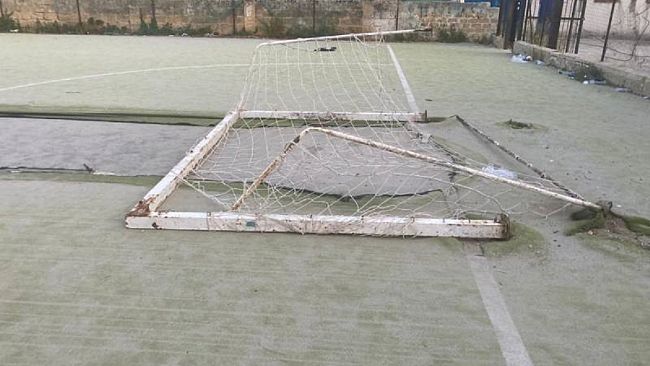 Marinella, si stacca la porta del campo di calcetto, ferito un 12enne