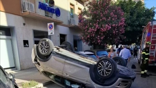 Violento scontro in via Matera a Trapani, ferita una donna