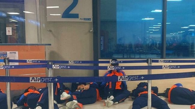L'aereo non parte, notte in aeroporto per la Juventus Next Gen 