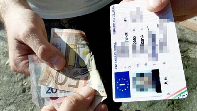 Patenti facili, operazione della Polizia di Stato