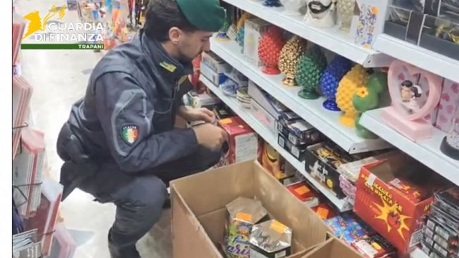 Trapani: la Guardia di Finanza sequestra 6.000 prodotti tra merce contraffatta e non sicura