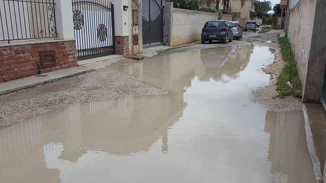 VIDEO – La via Giampietro Ballatore resta un guado. Il dissenso dei residenti