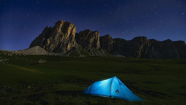 Campeggio libero in natura: dove passare una notte sotto le stelle
