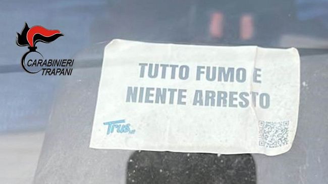 Pantelleria, gira con cartello 