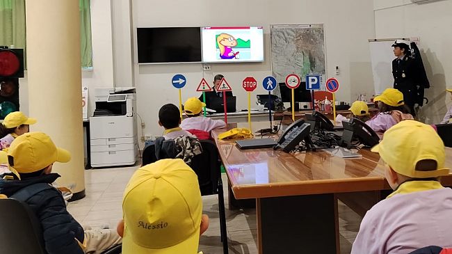 Piccoli studenti di Alcamo a lezione di educazione stradale