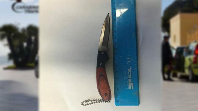  Accoltella un passeggero dell'autobus dopo una lite, arrestato ventottenne senza fissa dimora
