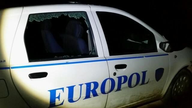 Colpi di arma da fuoco contro auto di vigilanza privata