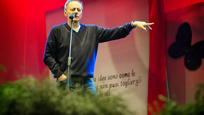 La poesia di Vecchioni all’Energia del Sorriso di Marsala. Musica e beneficenza.‏
