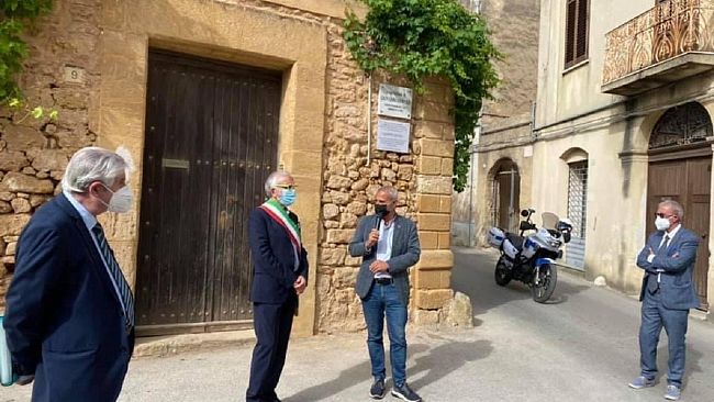 Scoperta la nuova targa sulla casa natale di Giovanni Gentile
