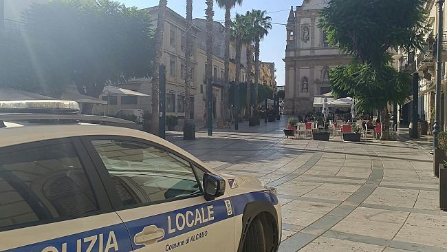 Alcamo, 27 sanzioni emesse dalla polizia municipale durante il weekend di Ferragosto