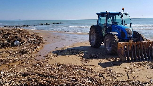 VIDEO- Campobello, al via intervento straordinario di bonifica dell’arenile di Tre Fontane
