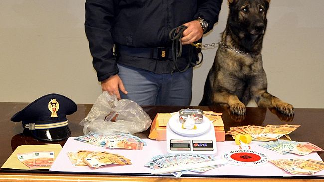 La Polizia di Stato sequestra 12 dosi di cocaina ed arresta una giovane coppia mazarese.