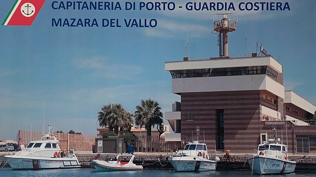 Mazara, contestati ad un peschereccio illeciti in materia ambientale